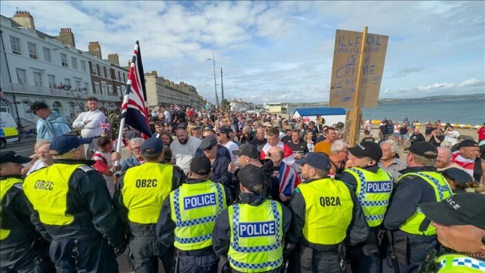 Tömeges zavargások alakulhatnak ki Nagy-Britanniában a migránshotel kapcsán hozott döntés miatt