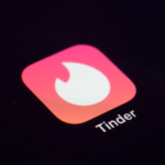 5000 fontért ultraprémium funkciót vezet be a Tinder, amivel rengeteg nő szerint minden határon túlmegy az online társkereső app