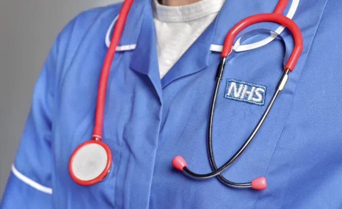 Letartóztattak egy NHS-orvost Walesben kiskorú sérelmére elkövetett szexuális bűncselekmények gyanúja miatt