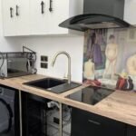Lassan már meg sem lepődünk – Havi £1,000-os albérlet Angliában, és a WC konkrétan a zuhanyzóban van