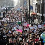 Hatalmas, 100 ezres tüntető tömeg lepte el London belvárosát