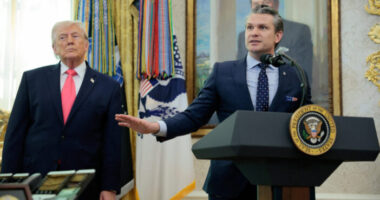 „Elszabadulhat a pokol” – Trump ultimátumot adott Iránnak, miközben amerikai csapatokat vezényelnek a Közel-Keletre