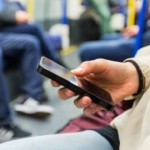 Több milliárd fontot vásárolgatunk el a buszon vagy a vonaton unatkozva Nagy-Britanniában