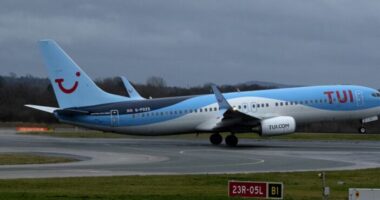 Meg kellett szakítania az útját az egyik angliai repülőjáratnak, miután a pilóták súlyos hibája miatt veszélybe került a gép összes utasa