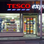 A Tesco megnevezte, melyik 43 áruházát zárja be Nagy-Britanniában