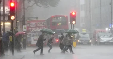 Nyári meleg és 26 fok után jön a drasztikus lehűlés és viharok az Egyesült Királyságban