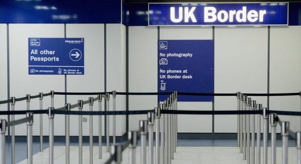 A legfrissebb bevándorlási adatok Nagy-Britanniában: rohamosan nő az elköltözők száma 2