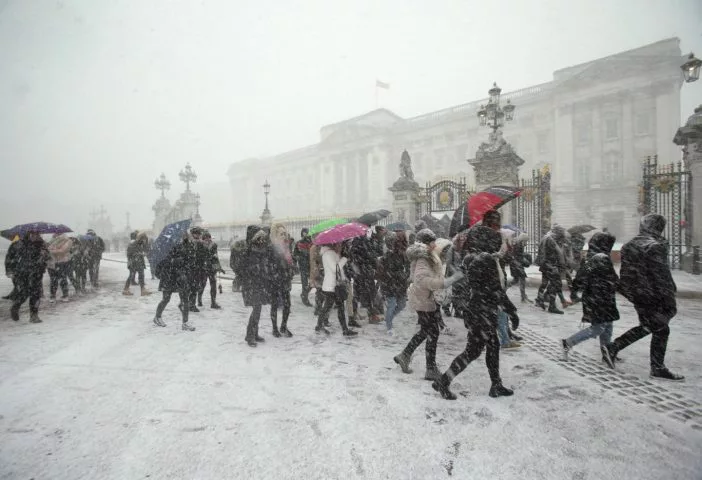 Szakad a hó Londonban és Nagy-Britannia nagy részén: fagyos szél, -10C és holnap március 1 8