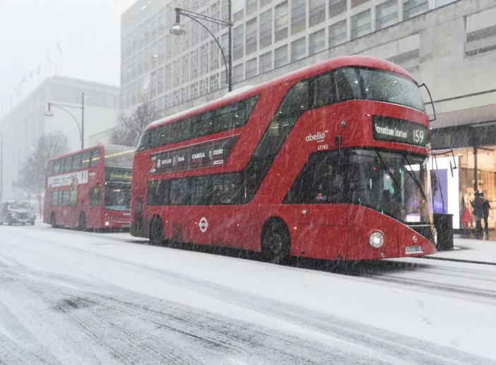 Szakad a hó Londonban és Nagy-Britannia nagy részén: fagyos szél, -10C és holnap március 1 2