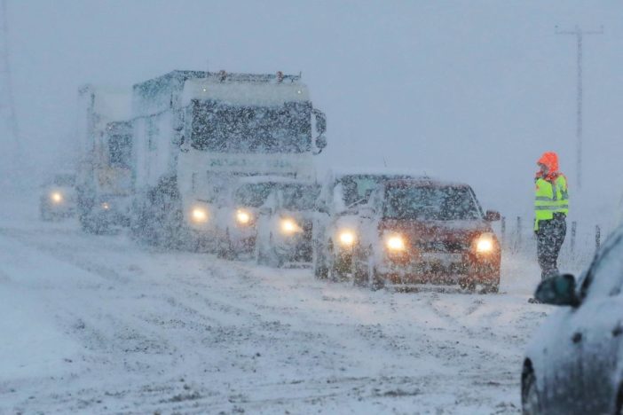 A tegnapi havazás képekben: Több repteret lezártak és csütörtökre még több havat jósolnak Anglia szerte 24