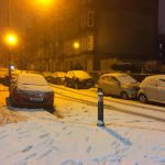 Ítéletidő és hóban elakadt járművek százai Nagy-Britannia egyik felén (fotókkal)