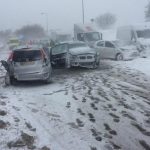 Emberek ezrei éjszakáztak hóban elakadt kocsikban, vonatokban: már a katonaság is besegít Nagy-Britanniában