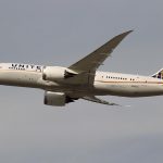 16-an kerültek kórházba egy Londonba tartó repülőn, miután egy hatalmas légörvény dobálni kezdte a gépet