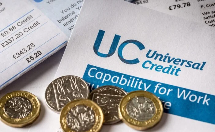 Jelentős változás jön az Universal Credit rendszerében áprilistól Nagy-Britanniában – ezt minden érintettnek tudnia kell 1