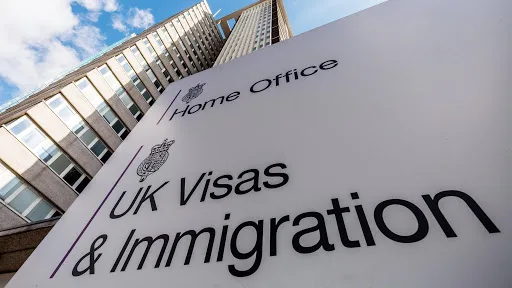 Több, mint 20,000 embernek NEM adtak ki információt a tartózkodási engedély megszerzéséhez Nagy-Britanniában