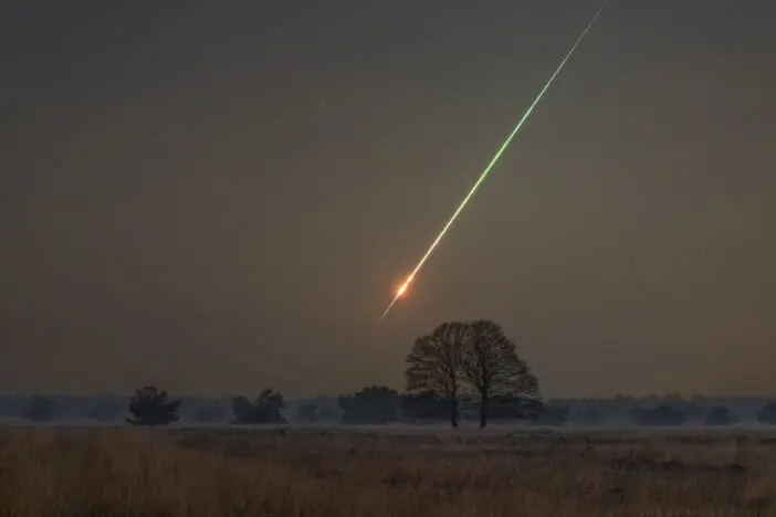 Meteoroid robbant fel a brit partoknál a csatorna fölött, bevilágítva egész Dél-Anglia egét 4