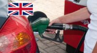 Nagyszerű hír az autósoknak: tovább esik az üzemanyag ára Nagy-Britanniában, 2 éve nem volt ilyen olcsó 2