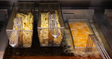 Csirkések, fish and chips-ek és sarki hamburgeresek ezrei zárhatnak be Nagy-Britanniában rövid időn belül az étolajválság miatt