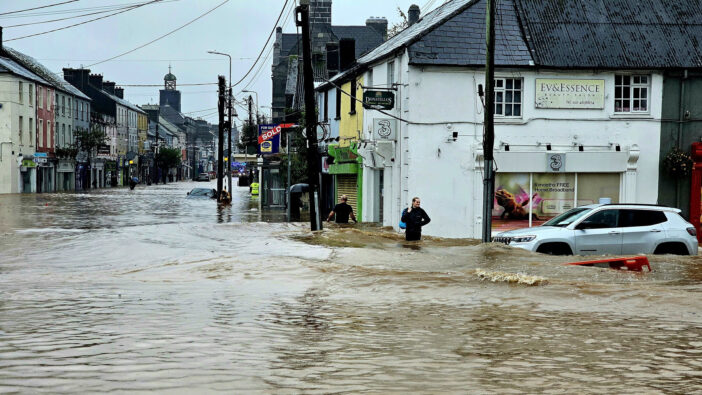 Már halálos áldozata is van a Babet viharnak Nagy-Britanniában: 1 nőt elsodort az árvíz, elképesztő állapotok, és a java csak most fog jönni 5