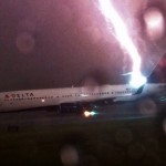 Villám csapott egy utasszállító repülőbe a kifutópályán felszállás közben