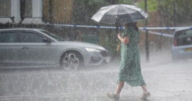 Villámokkal, viharral és heves esőzésekkel indul a nyár Nagy-Britannia számos részén