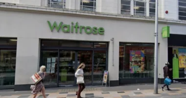 Kirúgtak egy 17 éve dolgozó alkalmazottat a Waitrose-ból Angliában, mert megpróbált megállítani egy bolti lopást