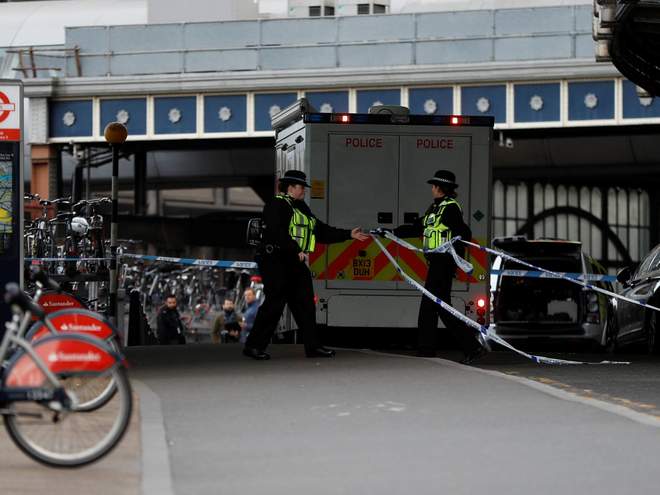 Bombát találtak London 2 ismert repülőterén és a Waterloo vasútállomáson is 3