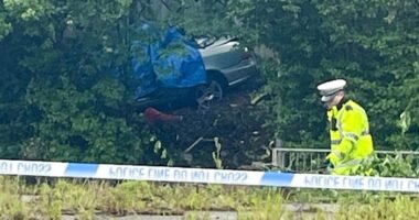 Horrorbaleset London egyik nagy bevásárlóközpontjánál – 3 halott, 1 személy pedig az életéért küzd, miután autóval átszakították a szalagkorlátot és lezuhantak
