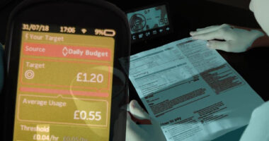 6000 fontra emelkedhet az éves energiaszámla, és heteken belül több mint 12 millióan kerülhetnek adósságba az árplafon emelés miatt Nagy-Britanniában