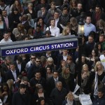 Elképesztő tömegnyomor volt Oxford Circus-nél egy elromlott metrókocsi miatt