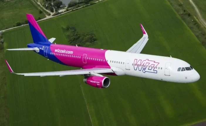 Több millió fontot kaphatnak vissza a Wizz Air utasai a járatok késései és az utasokkal szembeni "elfogadhatatlan viselkedés" miatt 1