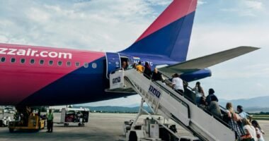 Csak neveket olvastak fel, aztán utasokat hagyott ott a Wizz Air budapesti járata