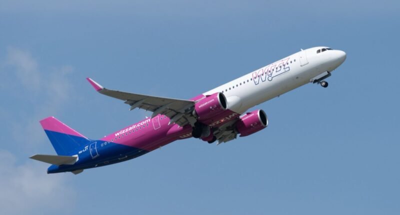 Összeesett és elájult a Wizz Air másodpilótája 10 ezer méteres magasságban