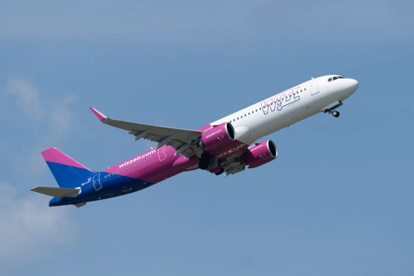 Összeesett és elájult a Wizz Air másodpilótája 10 ezer méteres magasságban Összeesett és elájult a Wizz Air másodpilótája 10 ezer méteres magasságban