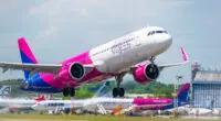 Járatainak egy jelentős hányadát törölni kényszerülhet a Wizz Air újabb hajtóműproblémák miatt - angliai járatokat is érinthet