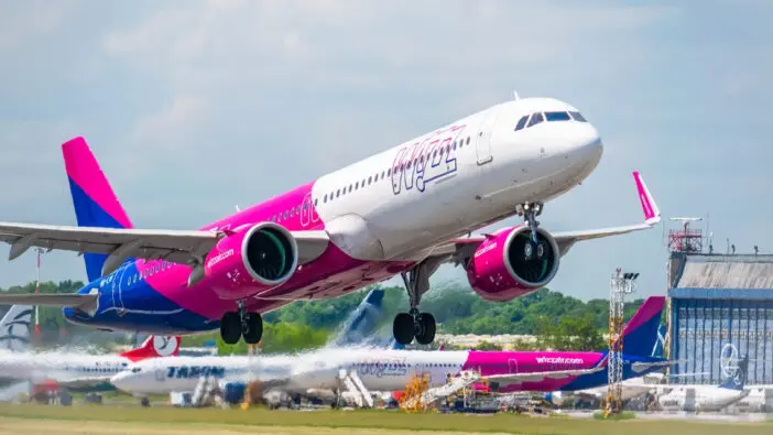 Járatainak egy jelentős hányadát törölni kényszerülhet a Wizz Air újabb hajtóműproblémák miatt - angliai járatokat is érinthet 1