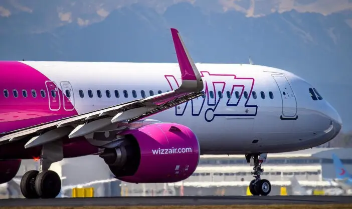 Újabb vizsgálat indult a Wizz Air ellen: több utas is panaszkodott, hogy az online jegyvásárlásnál extra díjak kifizetésére kényszerít a rendszer