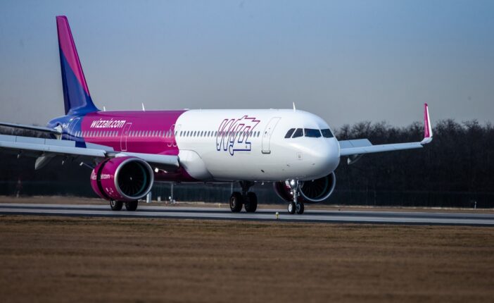 Újabb bombafenyegetés a WizzAir egyik járatán: az utasoknak a vészcsúszdán kellett elhagyniuk a gépet 14