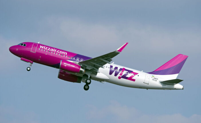 A repülő utasterében, felszállás közben vizelt egy részeg magyar utas a Wizz Air egyik budapesti járatán 1