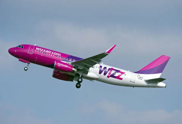A repülő utasterében, felszállás közben vizelt egy részeg magyar utas a Wizz Air egyik budapesti járatán 3