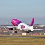 Repülés közben próbálta kinyitni a vészkijáratot egy utas a WizzAir londoni járatán