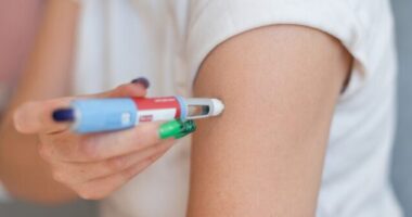 Az elhízás nem gyógyítható csak fogyókúrás injekciókkal – figyelmeztetnek vezető brit orvosok