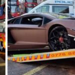 Emeletes busz ütközött egy méregdrága Lamborghinivel London belvárosában – a sportkocsi ripityára tört