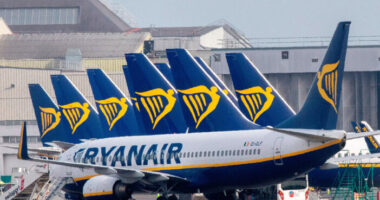 Több Budapestről induló járatát, köztük az egyik angliait is megszünteti egy másik szintén angliait pedig ritkít a Ryanair