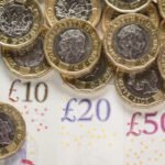 6 millióan kapnak mától 150 font támogatást a megnövekedett megélhetési költségeikre Nagy-Britanniában