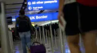 Megdöbbentő új bevándorlási adatok Nagy-Britanniában: tömegesen mentek el az EU állampolgárok, és még így is rekordszámú bevándorló érkezett 2