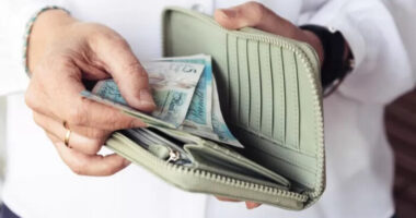 100 fontos kölcsönnek indult, havi majdnem 1000 fontot kellett visszafizetnie egy nőnek Angliában - egyre több az uzsorás a megélhetési válság miatt