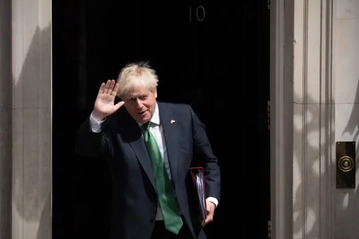 Hoppá! Miniszterelnök váltás helyett akár új időközi választások jöhetnek, ha kiderül, hogy Boris Johnson hazudott